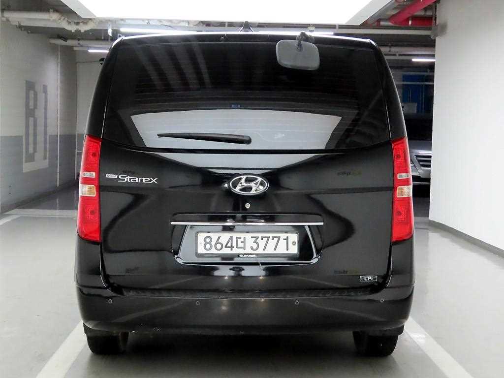 HYUNDAI Starex - Vista 3