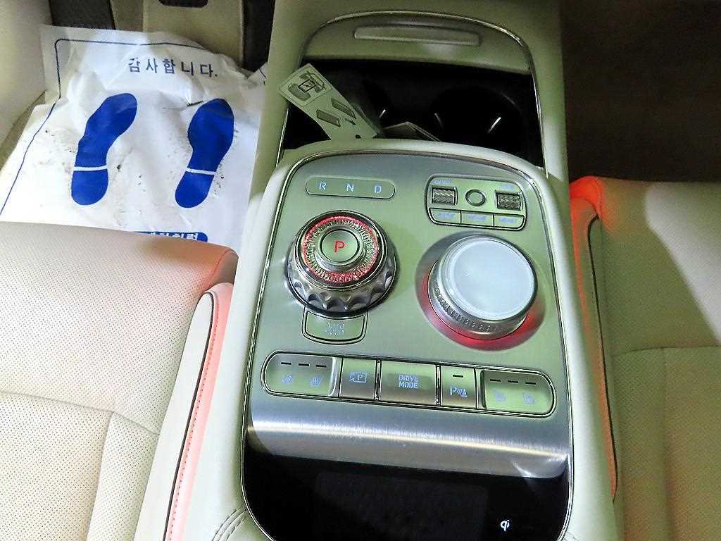 Genesis G90 - Vista 12