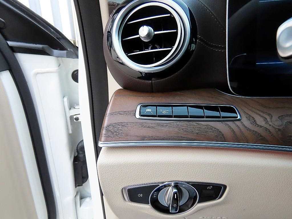 Mercedes Benz E class - Vista 12