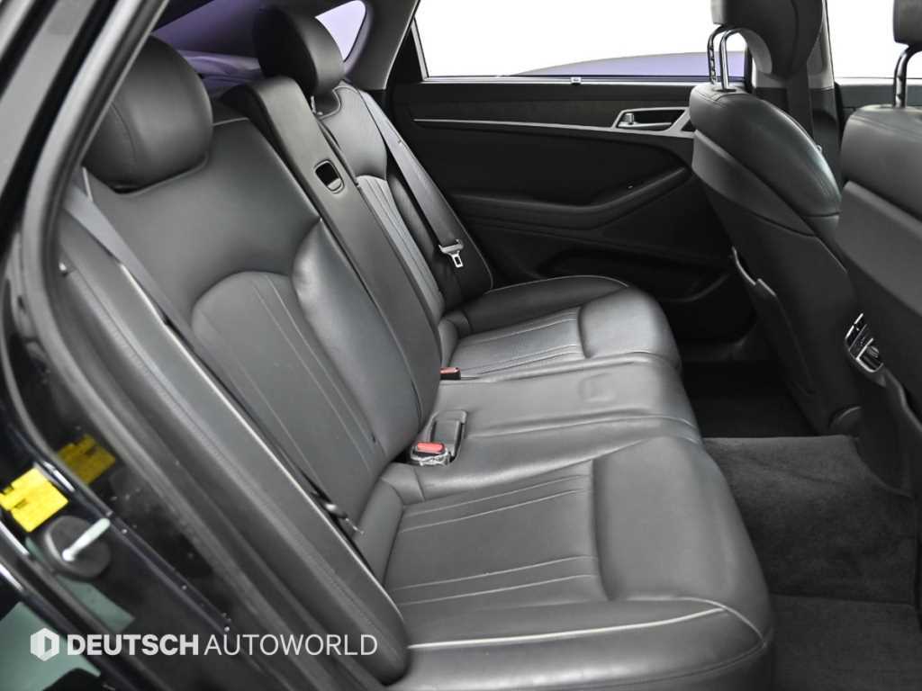 HYUNDAI Genesis - Vista 11