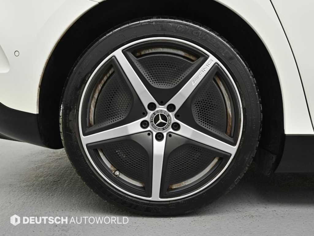 Mercedes Benz EQE - Vista 5