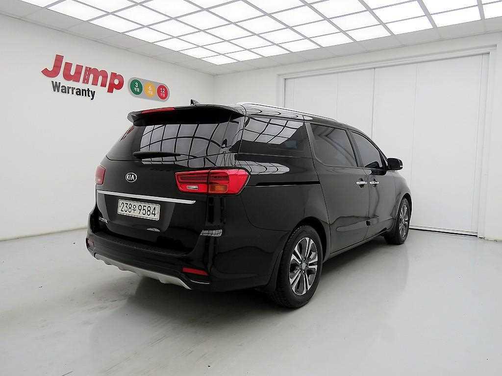 KIA Carnival - Vista 4