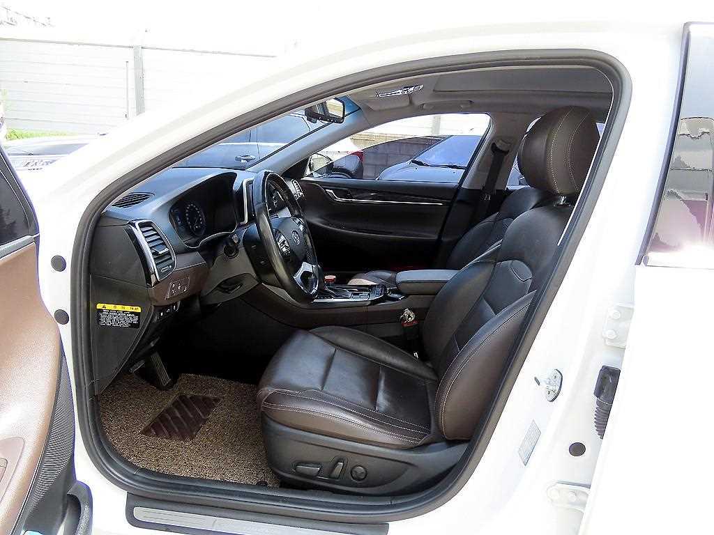 HYUNDAI Grandeur - Vista 5