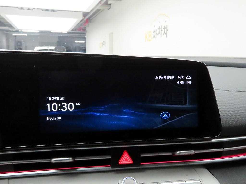 HYUNDAI Avante - Vista 9