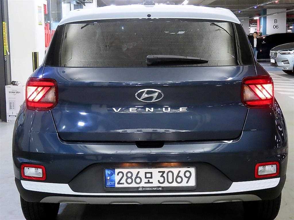 HYUNDAI Venue - Vista 5