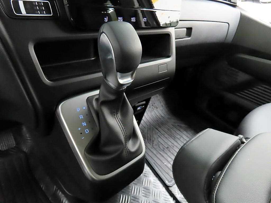 HYUNDAI Staria - Vista 10