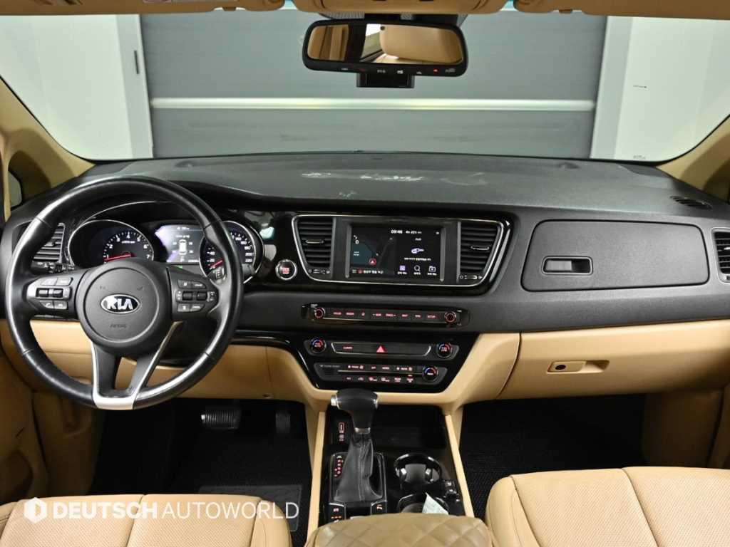 KIA Carnival - Vista 7