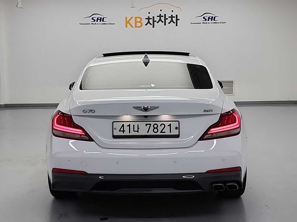 Genesis G70 - Vista 3