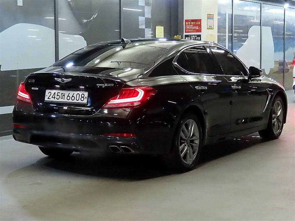 Genesis G70 - Vista 4