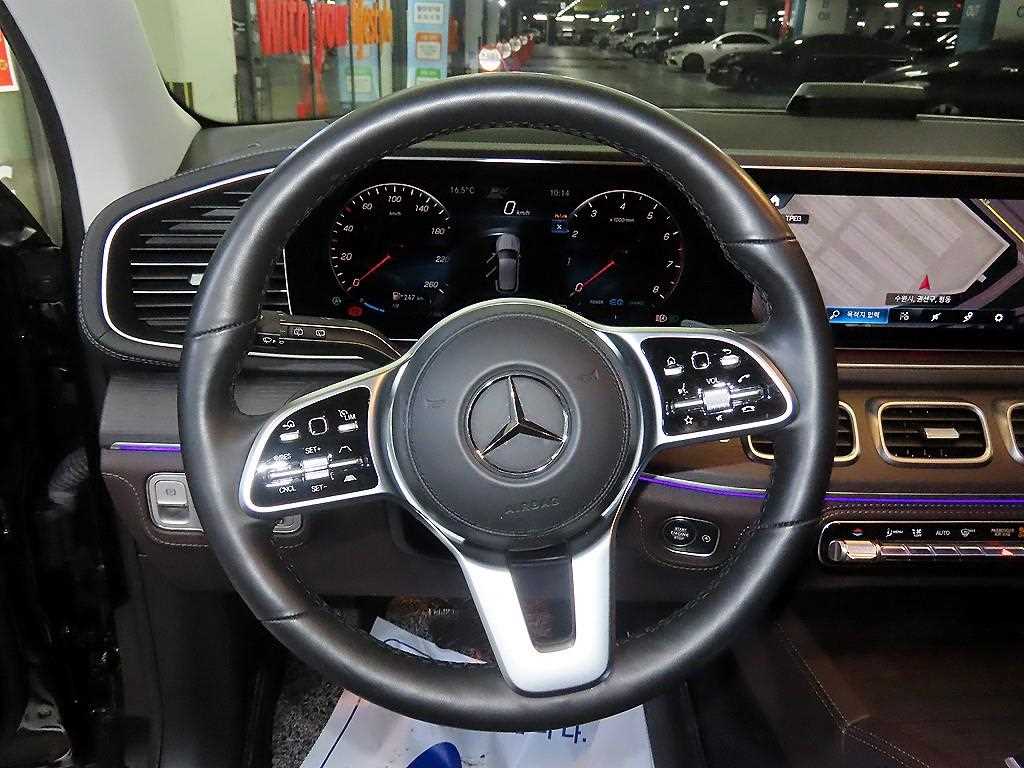 Mercedes Benz GLE Class - Vista 8