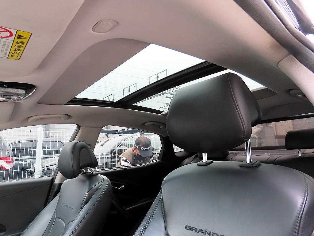 HYUNDAI Grandeur 2011 Negro - Importación desde Corea - HF Imports Iquique - Foto 18