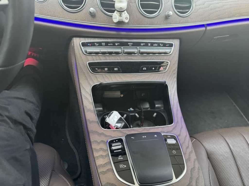 Mercedes Benz E class - Vista 8