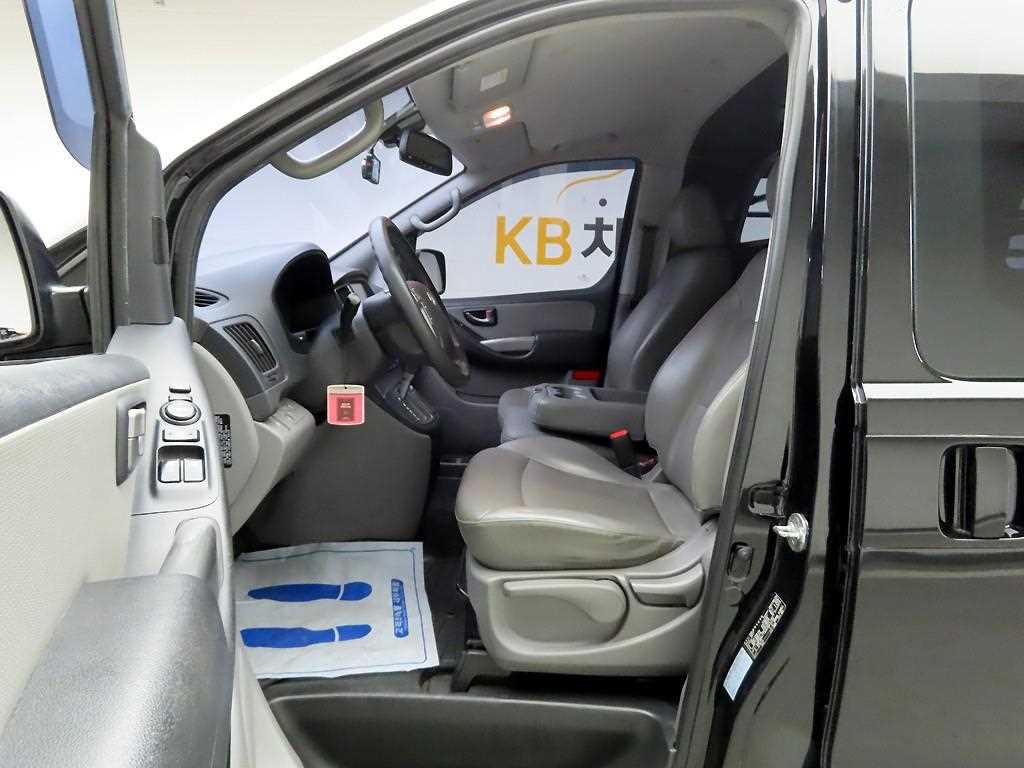 HYUNDAI Starex - Vista 7