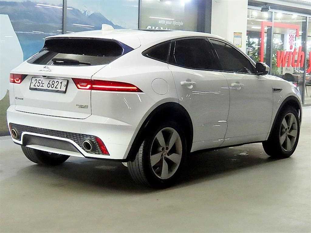 Jaguar E-PACE - Vista 4