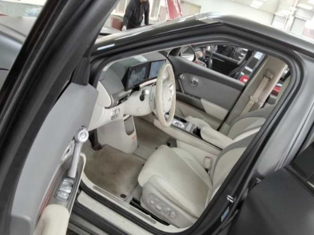 Genesis GV60 - Vista 9