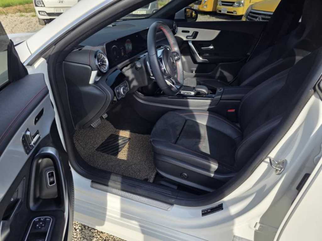 Mercedes Benz CLA Class - Vista 5