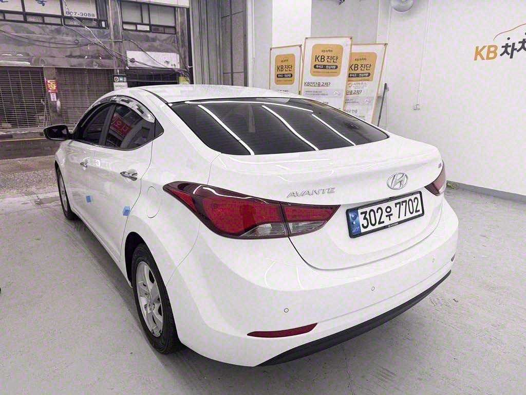 HYUNDAI Avante - Vista 4