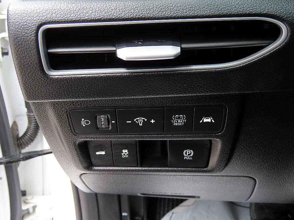 HYUNDAI Sonata - Vista 12