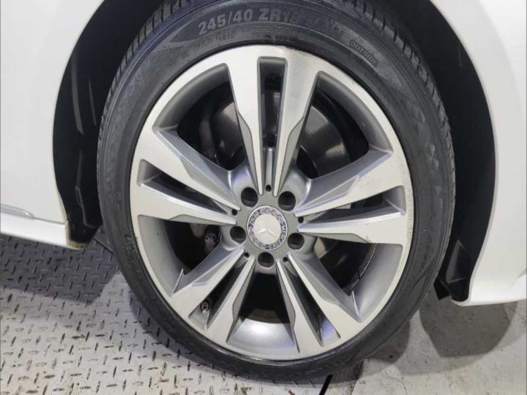 Mercedes Benz E class - Vista 10