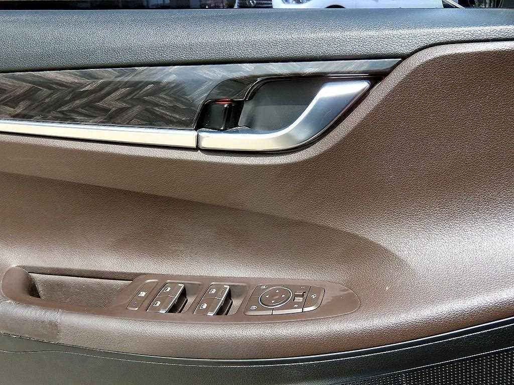 HYUNDAI Grandeur - Vista 11