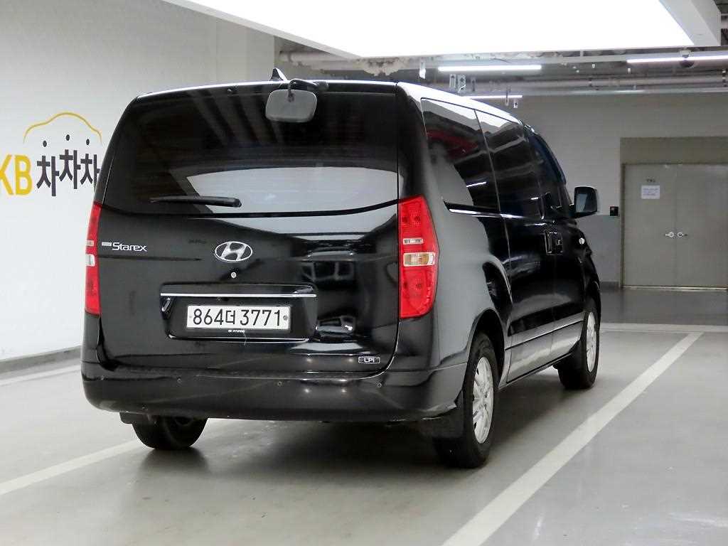 HYUNDAI Starex - Vista 4