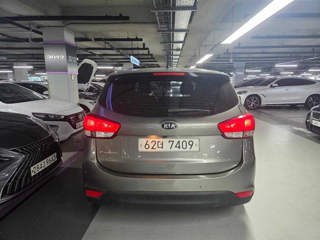 KIA Carens - Vista 5