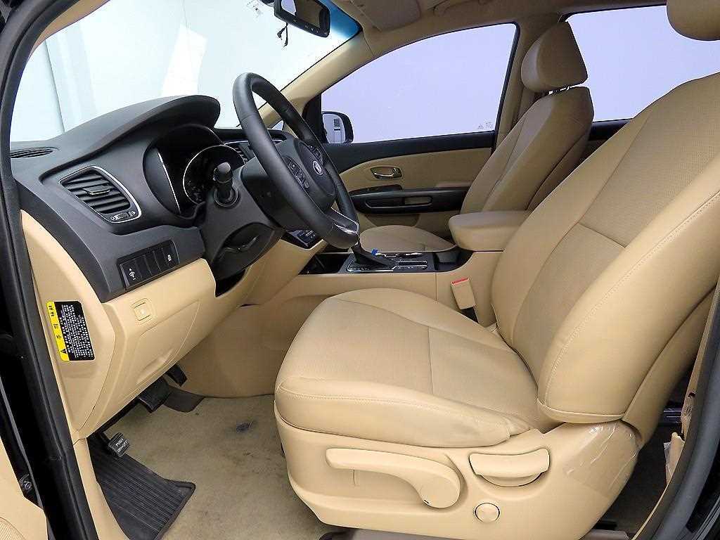 KIA Carnival - Vista 6