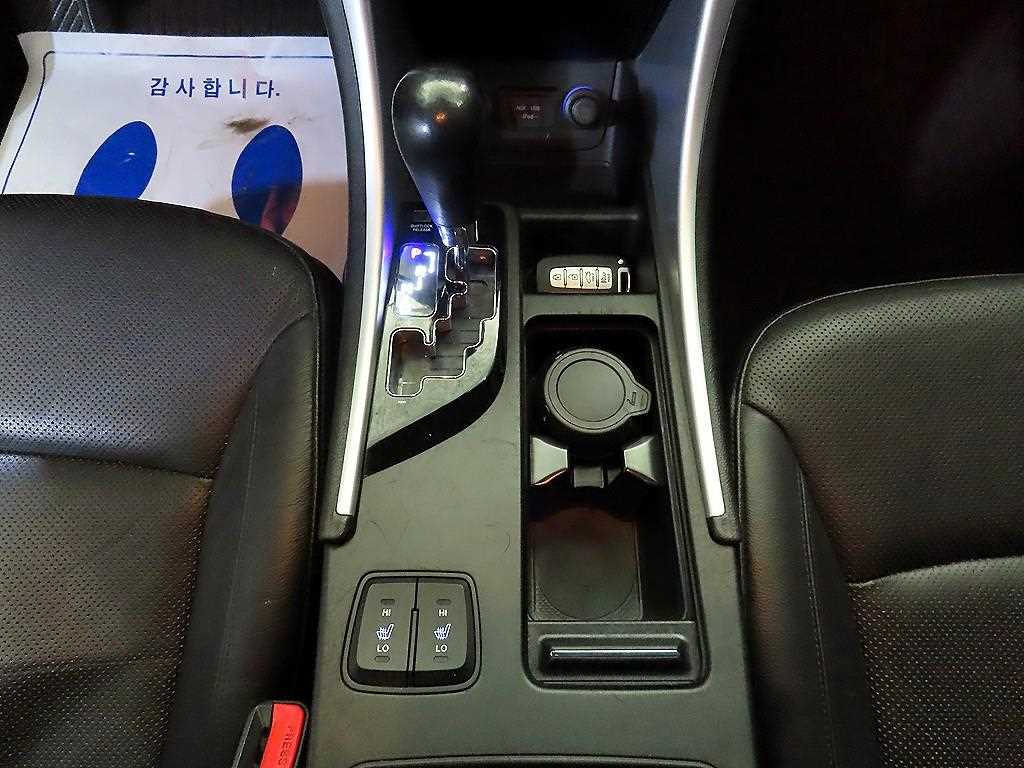 HYUNDAI Sonata - Vista 12