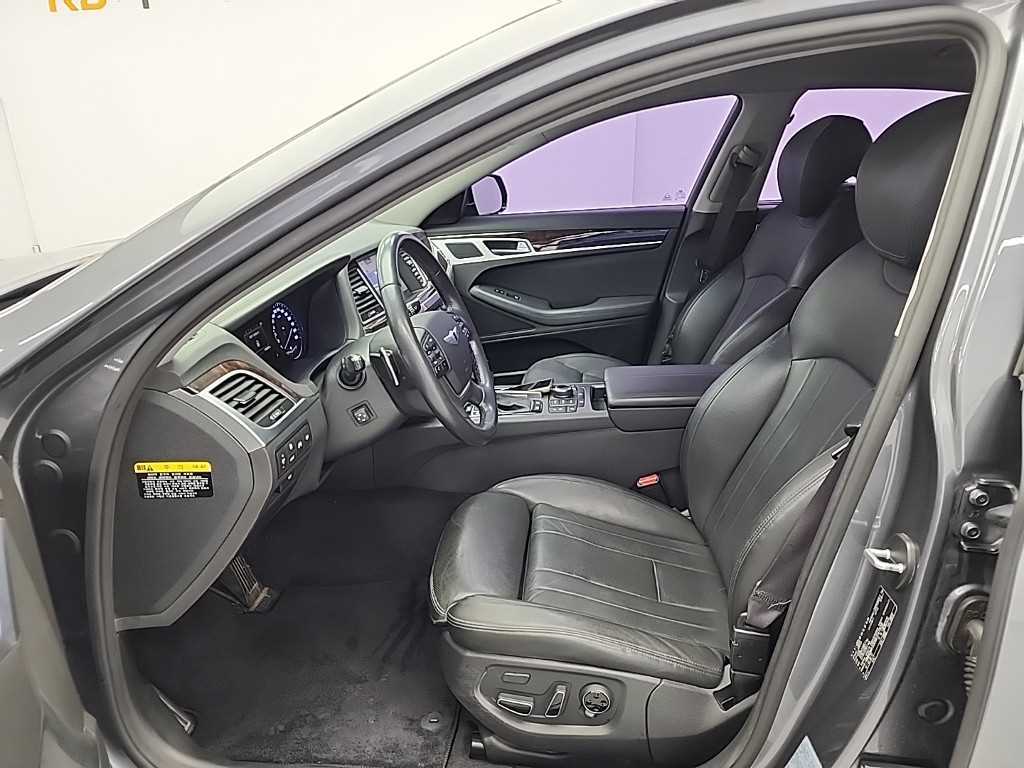 HYUNDAI Genesis - Vista 11