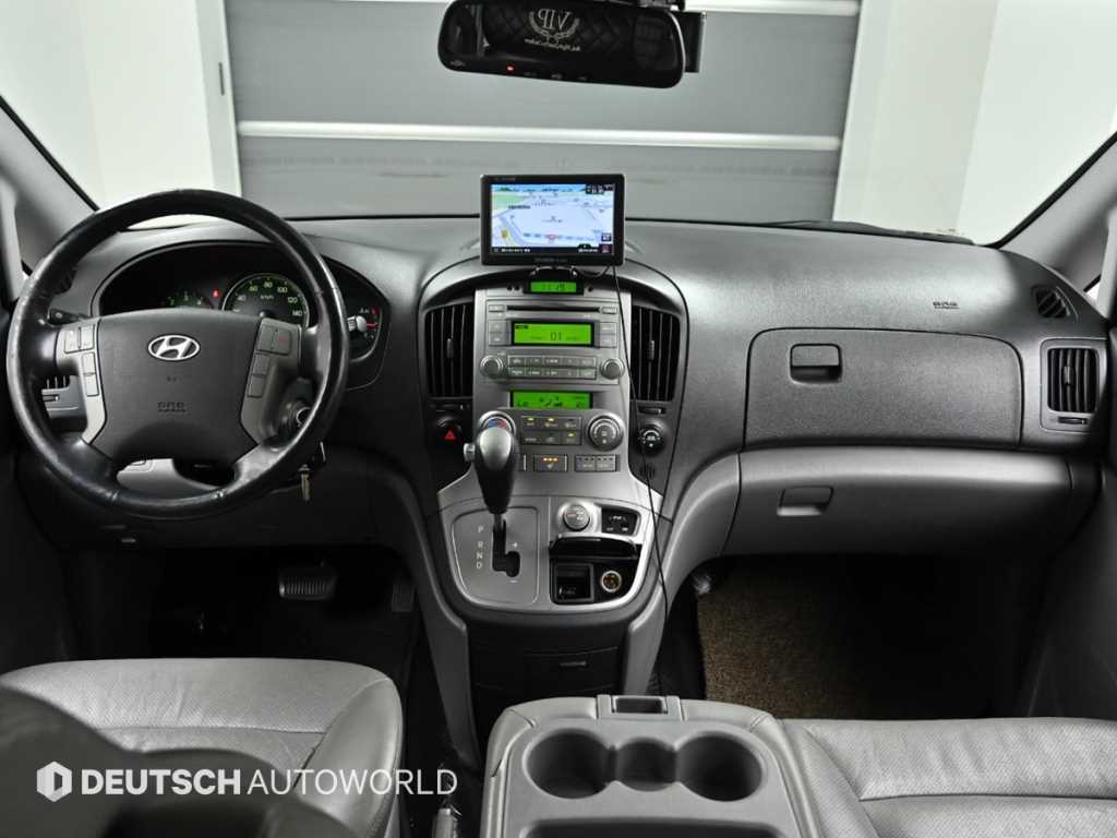 HYUNDAI Starex - Vista 7