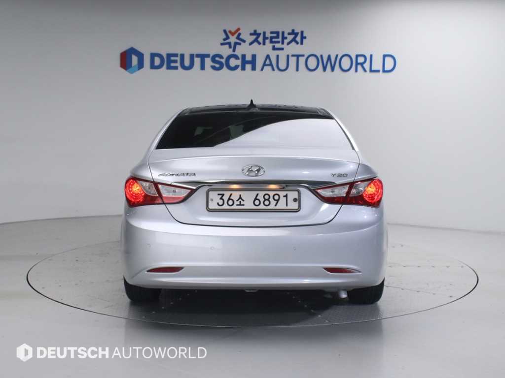 HYUNDAI Sonata - Vista 4