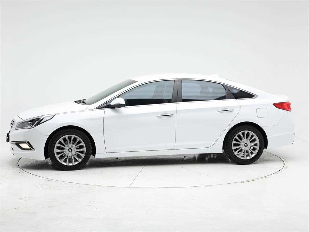 HYUNDAI Sonata - Vista 3