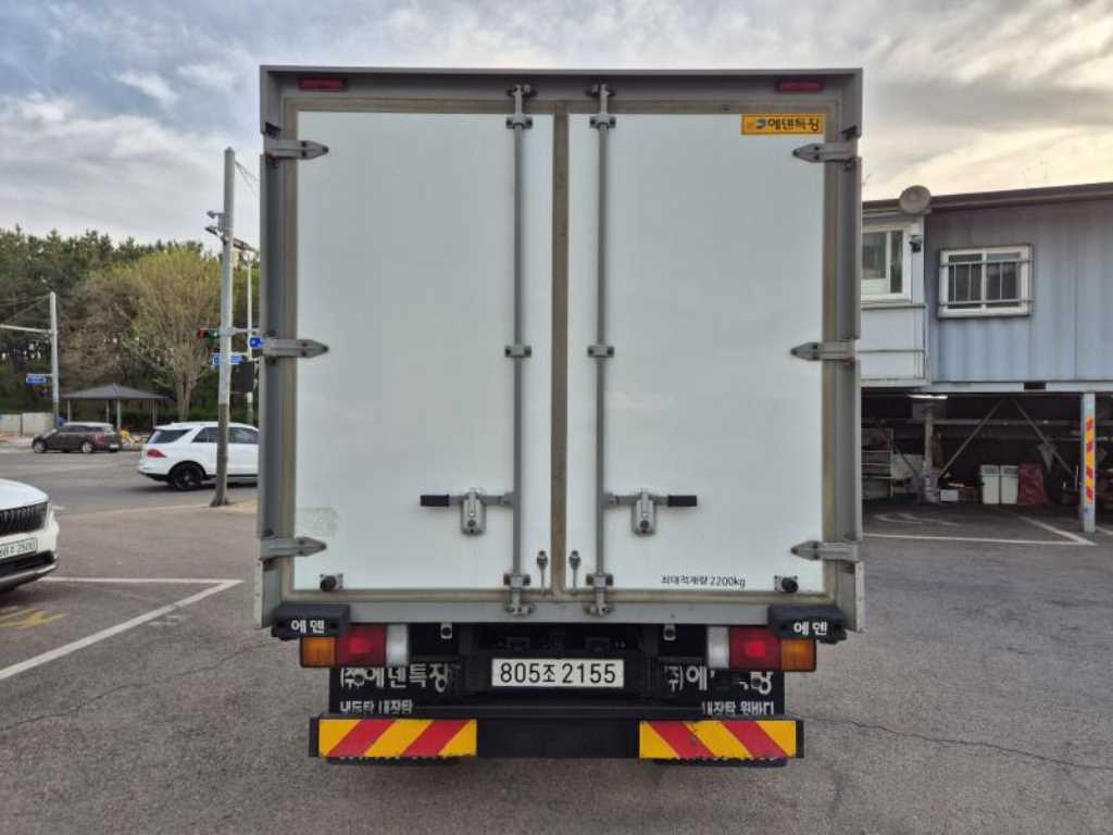 medium and large cargo truck - Vista 5