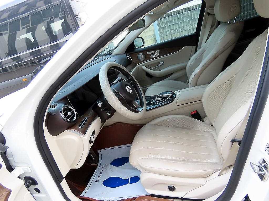 Mercedes Benz E class - Vista 5