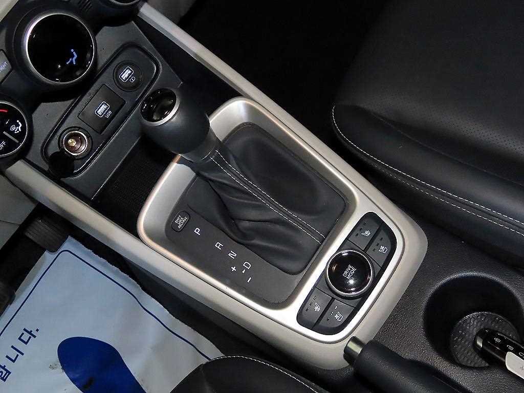 HYUNDAI Venue - Vista 12