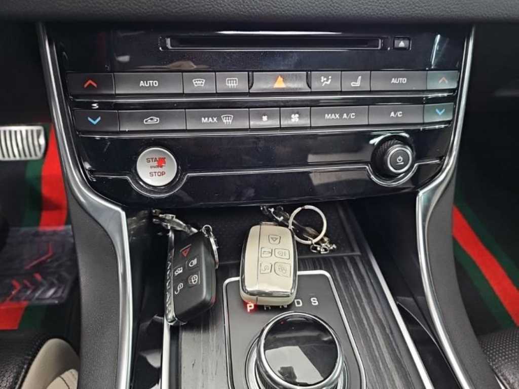 Jaguar XF - Vista 11
