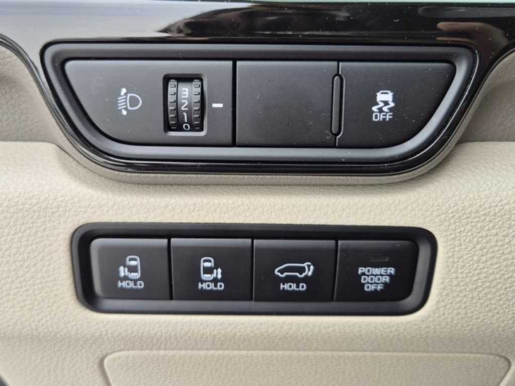 KIA Carnival - Vista 11