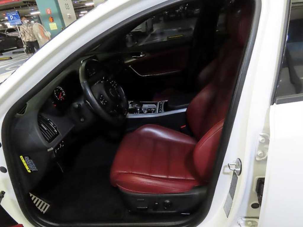 KIA Stinger - Vista 6