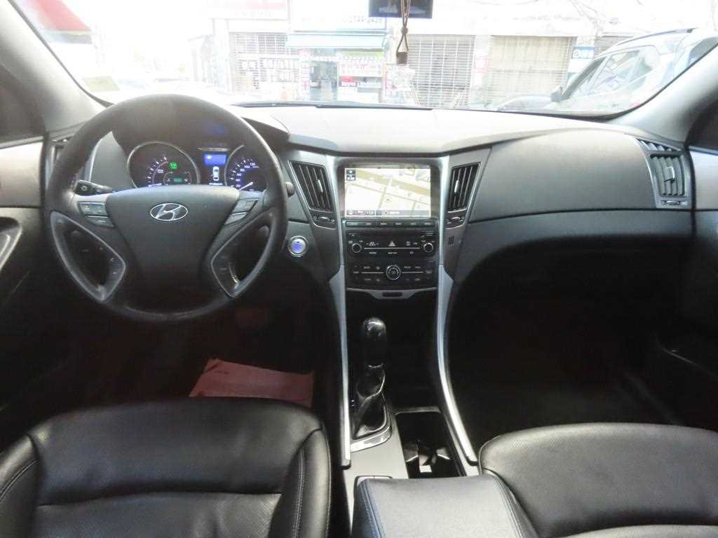 HYUNDAI Sonata - Vista 7
