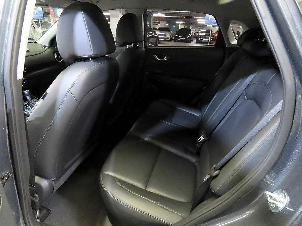 HYUNDAI Kona - Vista 7