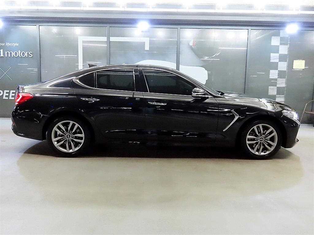 Genesis G70 - Vista 3