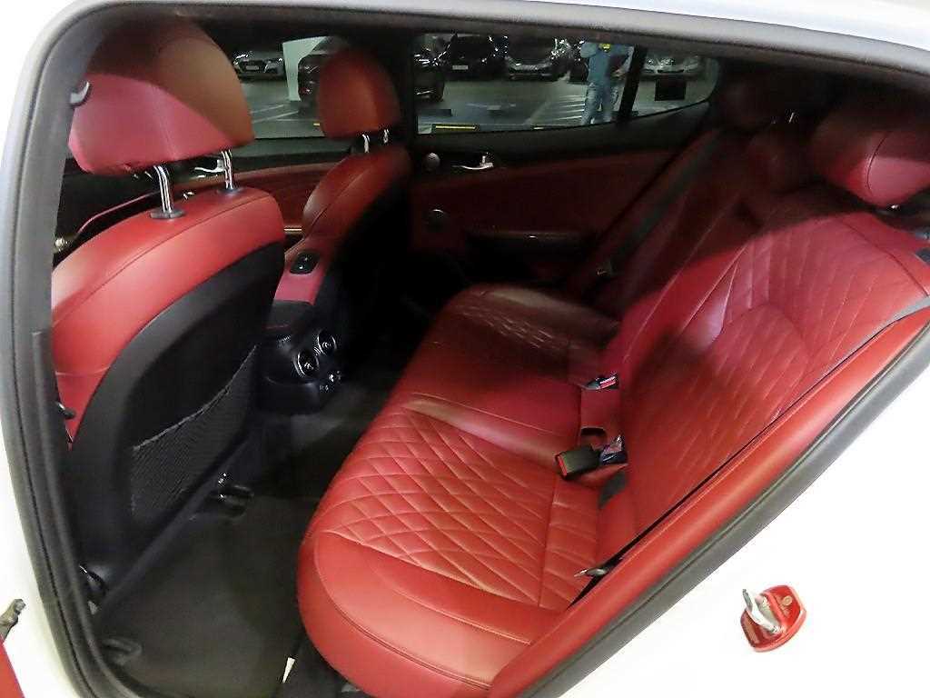 KIA Stinger - Vista 7