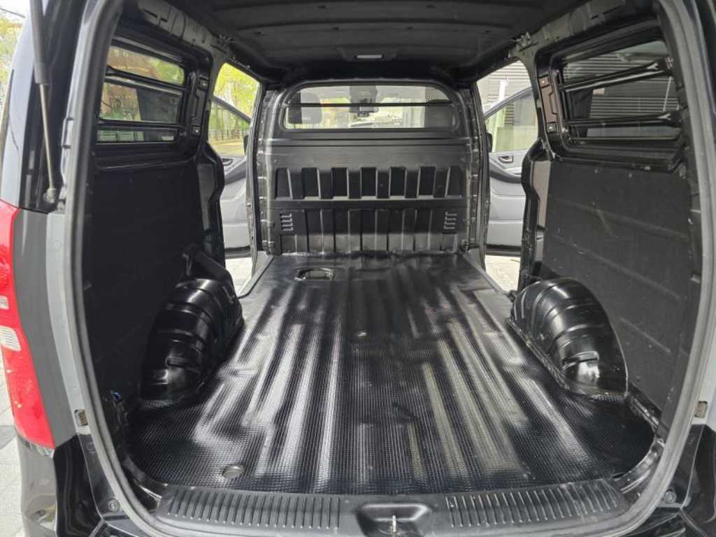 HYUNDAI Starex - Vista 7