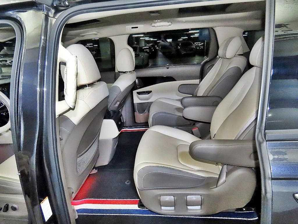 KIA Carnival - Vista 7