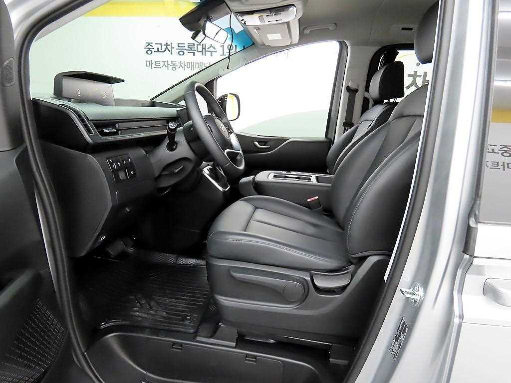 HYUNDAI Staria - Vista 5