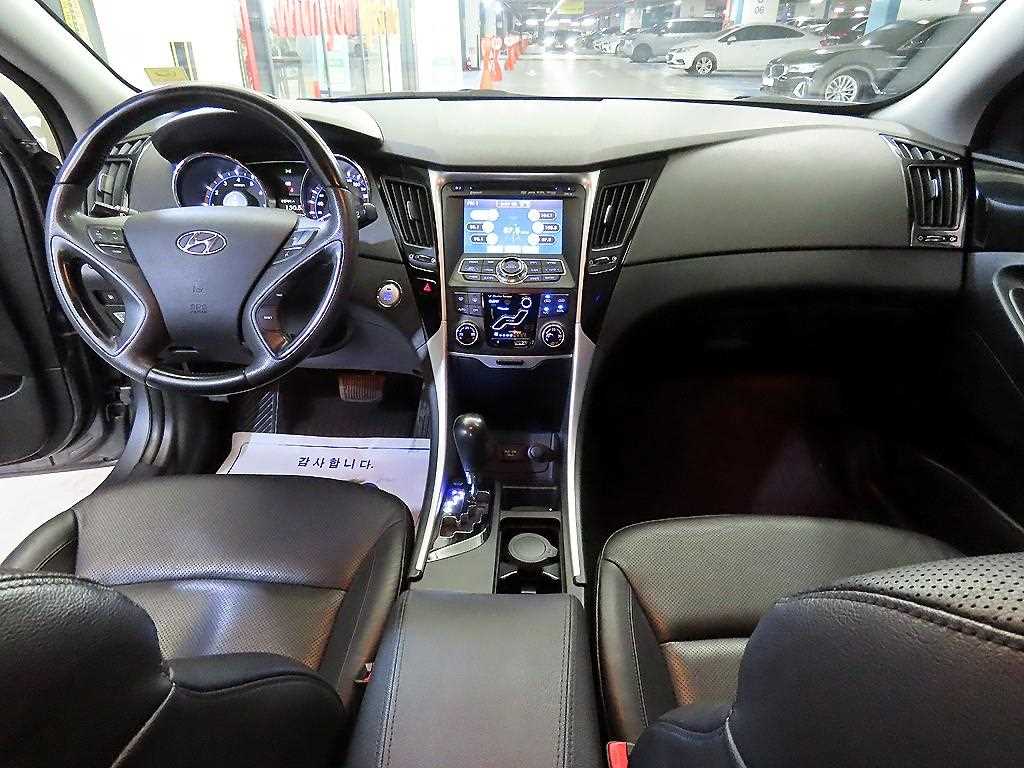 HYUNDAI Sonata - Vista 10