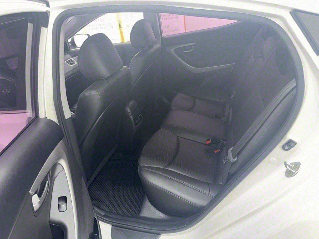 HYUNDAI Avante - Vista 6