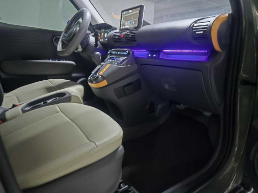 HYUNDAI Casper - Vista 8