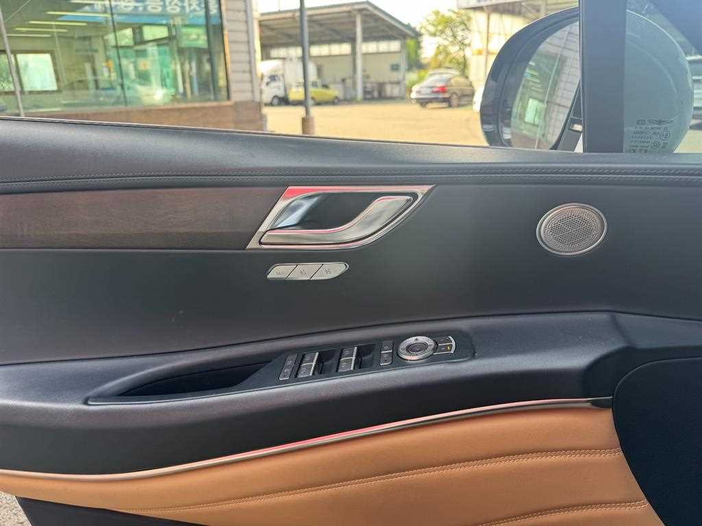 Genesis GV80 - Vista 9