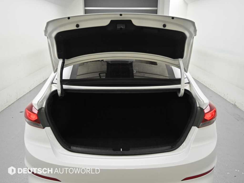 HYUNDAI Avante 2018 Blanco - Importación desde Corea - HF Imports Iquique - Foto 19